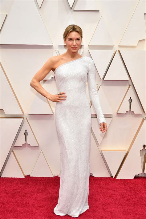 Renée Zellweger Wears A Lace Gucci Gown With 